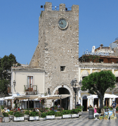 Torre dell'Orologio e Porta di mezzo